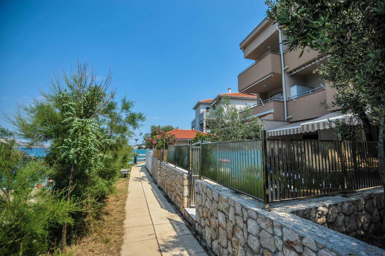Apartment Robert Novalja Exterior photo